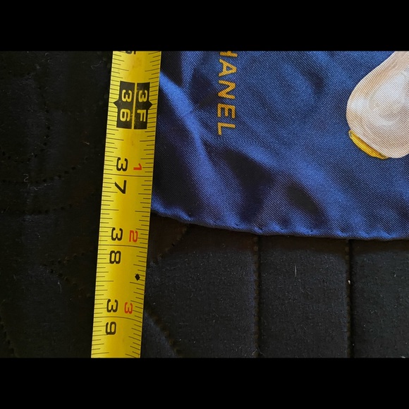 Authentic Chanel silk scarf - Picture 4 of 4